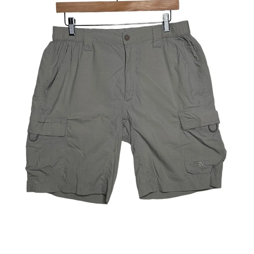 The North Face Men's Hiking Style Cargo Shorts size Medium Tan/Khaki